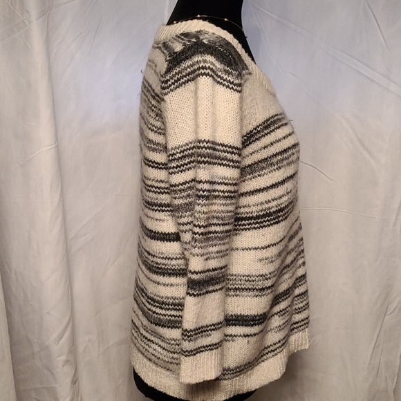 Sweater - Picture 2 of 7